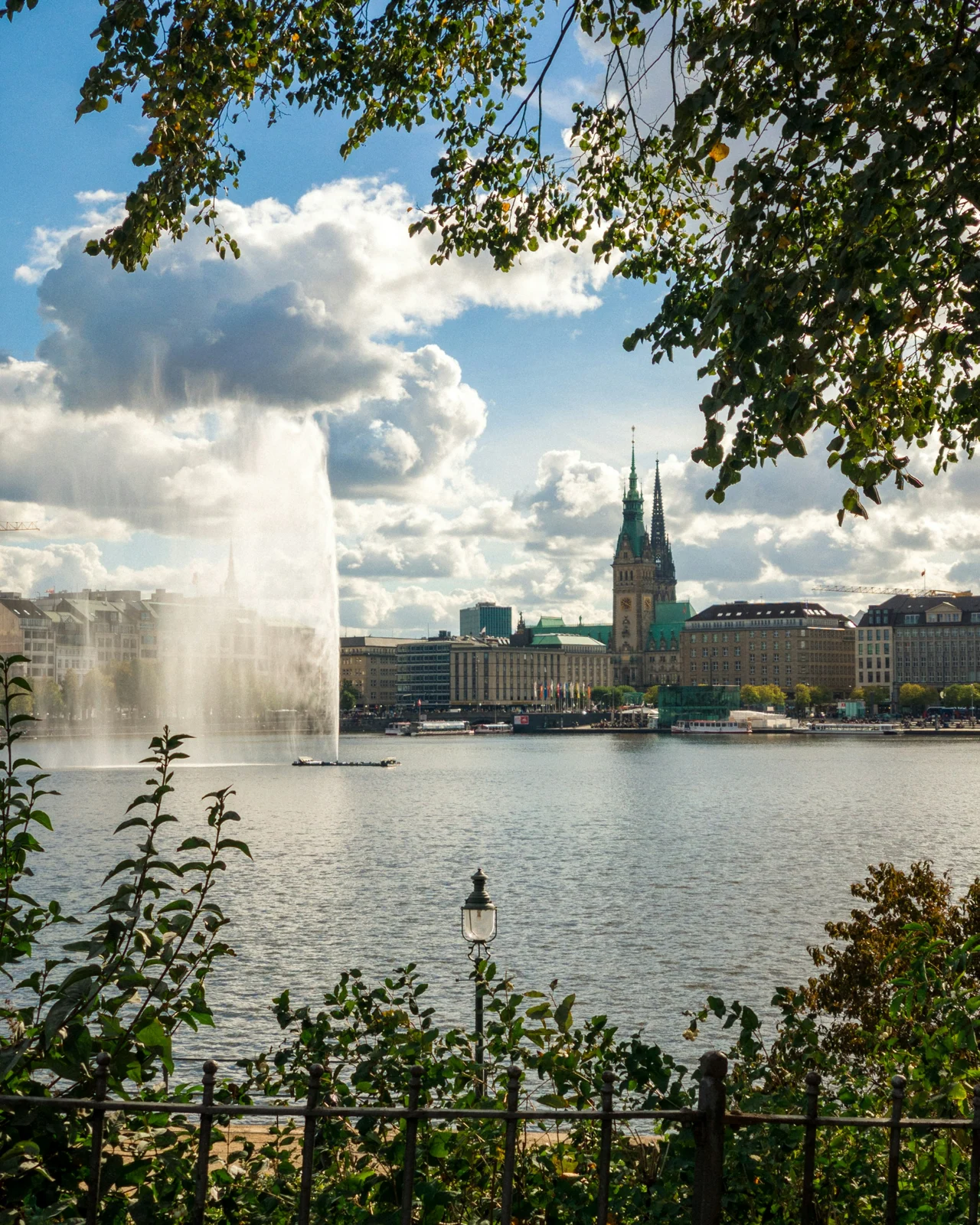 Hamburger Stadtpanorama an der Lombardsbrücke